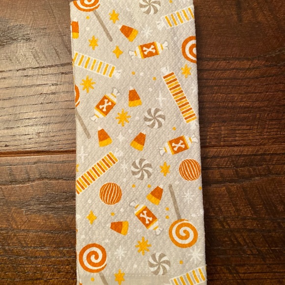 Halloween Candy Kitchen Towel Set By Martha Stewart, Candy Corn Kitchen Towels - Picture 9 of 11